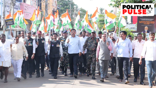 Read more about the article PM Modi is showered with flowers while wearing army fatigues, Pahalgam is brought to Bengaluru, and the BJP commemorates the “Tiranga Yatra”